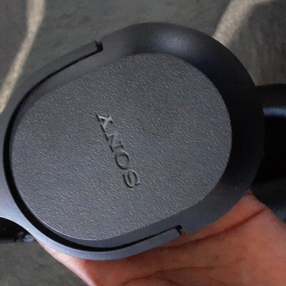 Sony WH- RF400R Wireless Home Theater Headphones - Picture 3 of 7